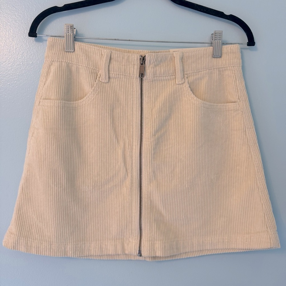 NWT American Eagle Outfitters Cream Corduroy A-Line Zip Up Size 4 Mini Skirt